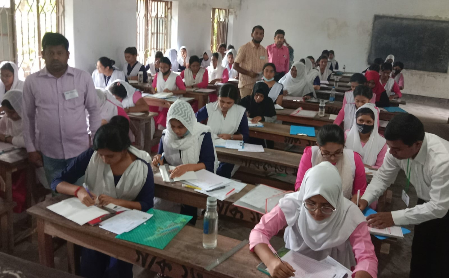 সুষ্ঠু ব্যবস্থাপনায় এসএসসি সমমানের পরীক্ষা অনুষ্ঠিত