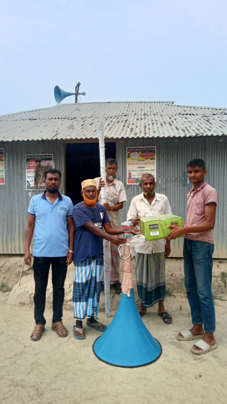 রাঙ্গাবালী'তে মসজিদে মাইক  ও পাটি বিতরণ করেন বিভিডিএস বাংলাদেশ