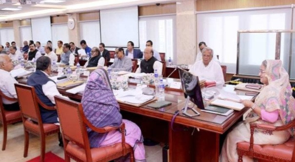 শেষ সময়ে এসে ঘরে-বাইরের চাপে আওয়ামী লীগ সরকার