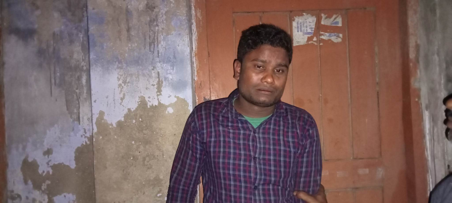 বদলগাছীতে নকল সোনার বার দিয়ে মানুষকে প্রতারণা করা চক্রের দুই সদস্য আটক।