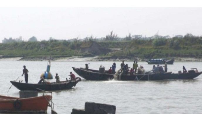 উদ্ধারের আগেই অর্ধকোটি টাকার যন্ত্রাংশ লোপাটের অভিযোগ