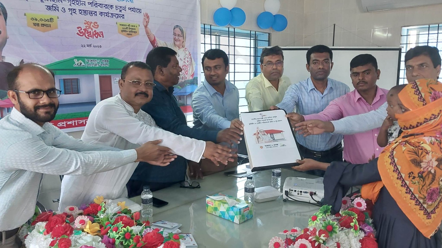 মোংলায় গৃহহীন পরিবার পেলো নবজীবনের ঠিকানা