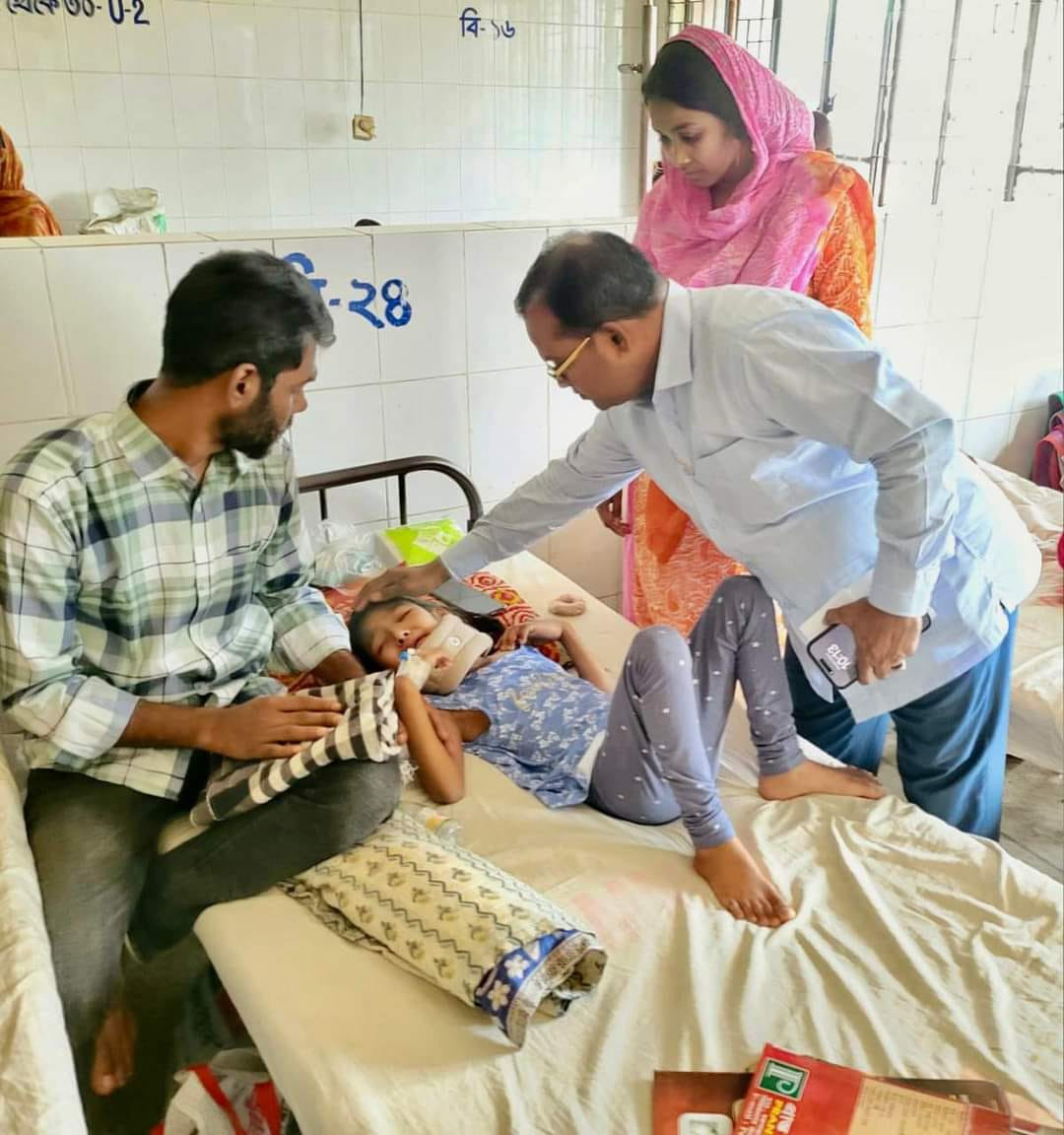 নিহত বিএনপি নেতা নান্টুর পরিবারের পাশে নাজমুল হাসান