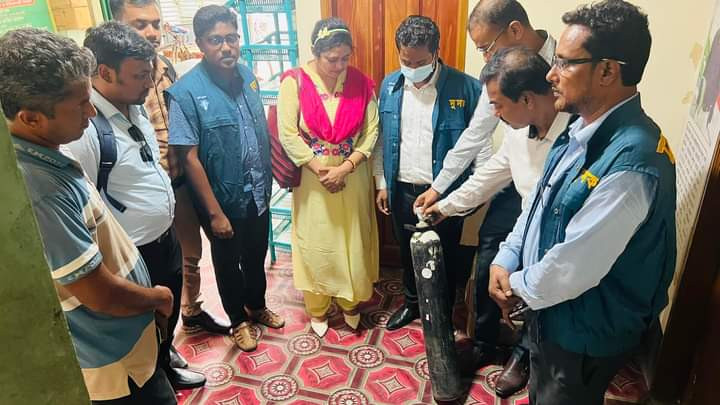 লাইসেন্সবিহীন অক্সিজেন কারখানায় অ‌ভিযান,মালিককে জেল-জ‌রিমানা