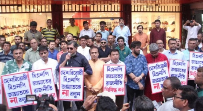 মুক্তিযুদ্ধের ম্যুরাল,বঙ্গবন্ধুর ছবি ভাঙচুরের প্রতিবাদ,রাজধানীতে বিক্ষোভ মিছিল ও সমাবেশ করেছে যুবলীগ