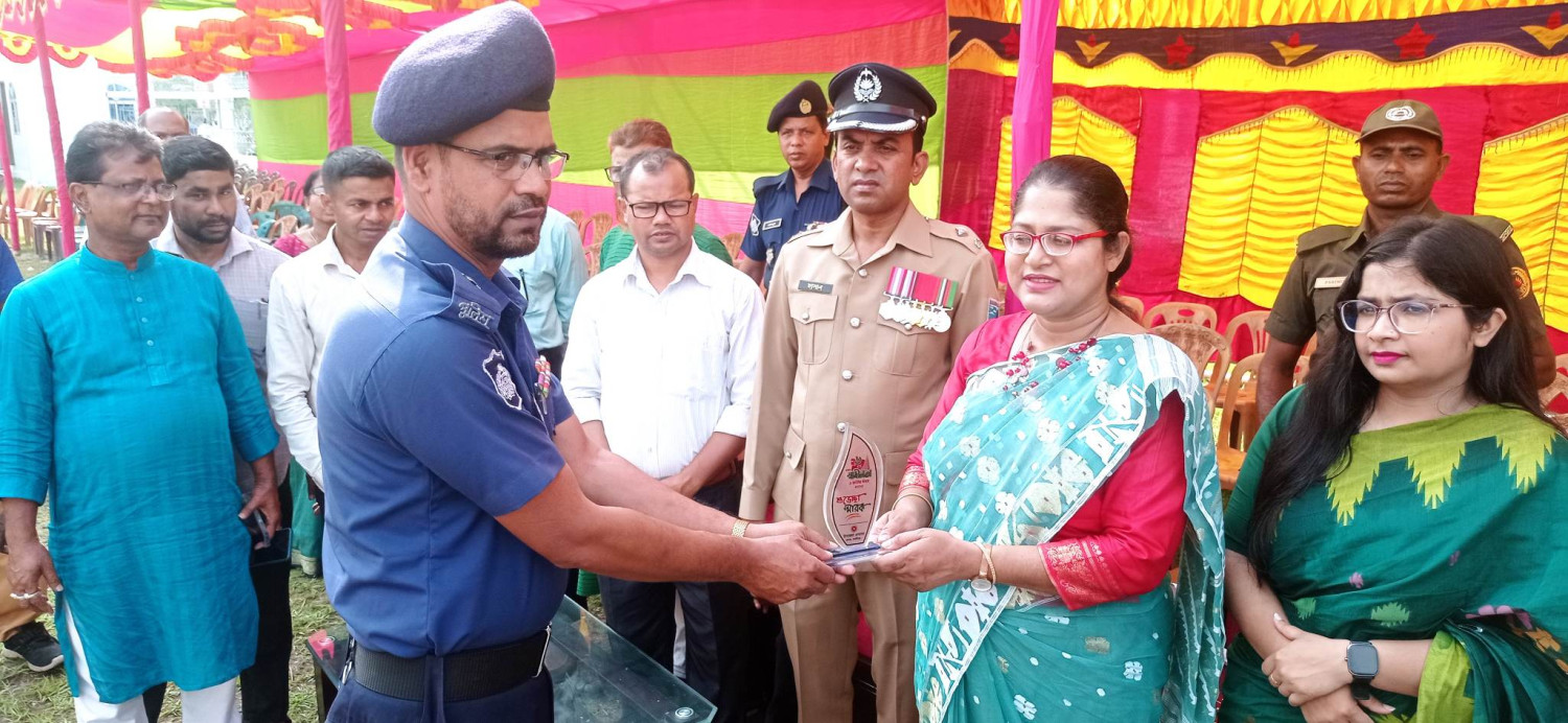 ডাসার উপজেলা প্রশাসনের উদ্যোগে স্বাধীনতা দিবস পালিত ও ক্রেষ্ট প্রদান।