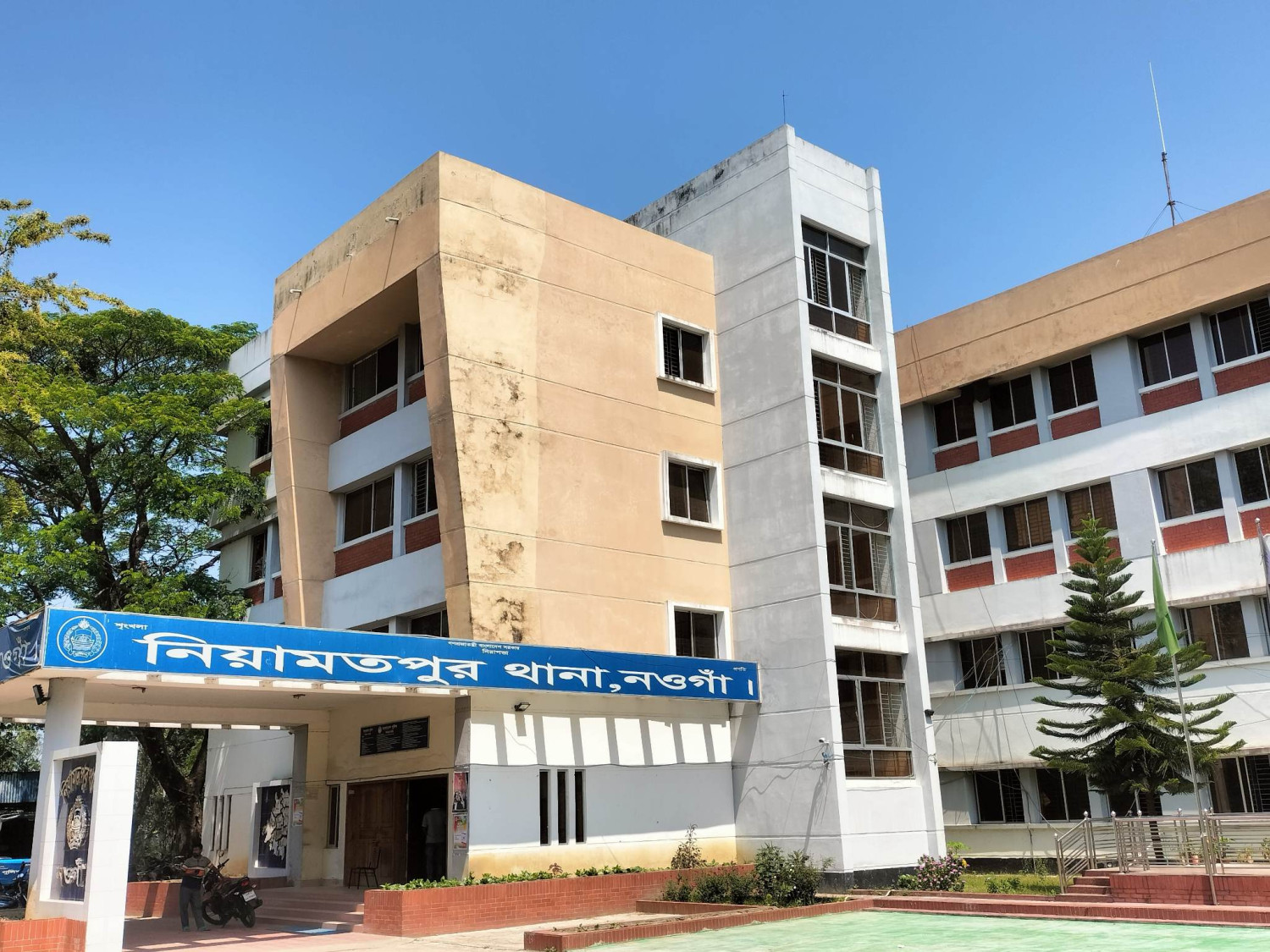 নিয়ামতপুরে স্কুল ছাত্রীর আত্মহত্যার অভিযোগ