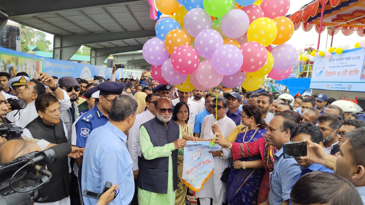 আমাদের আবারো বঙ্গবন্ধু কন্যা শেখ হাসিনাকে রাষ্ট্র ক্ষমতায় এনে এ উন্নয়নের ধারা অব্যাহত রাখতে হবে          ....মৎস্য ও প্রাণিসম্পদ মন্ত্রী শ ম রেজাউল করিম এমপি