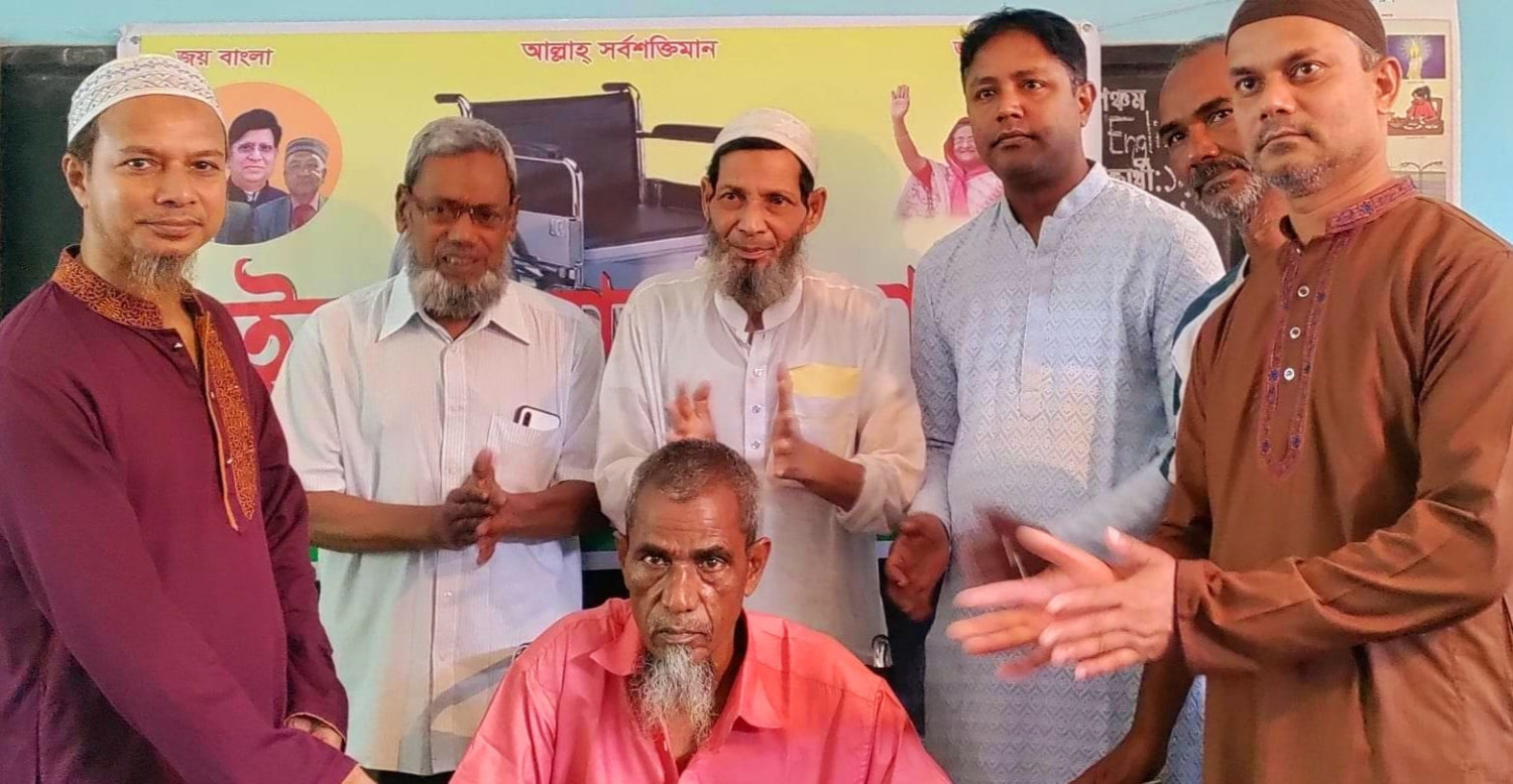 পলাশবাড়ীতে হুইল চেয়ার বিতরণ