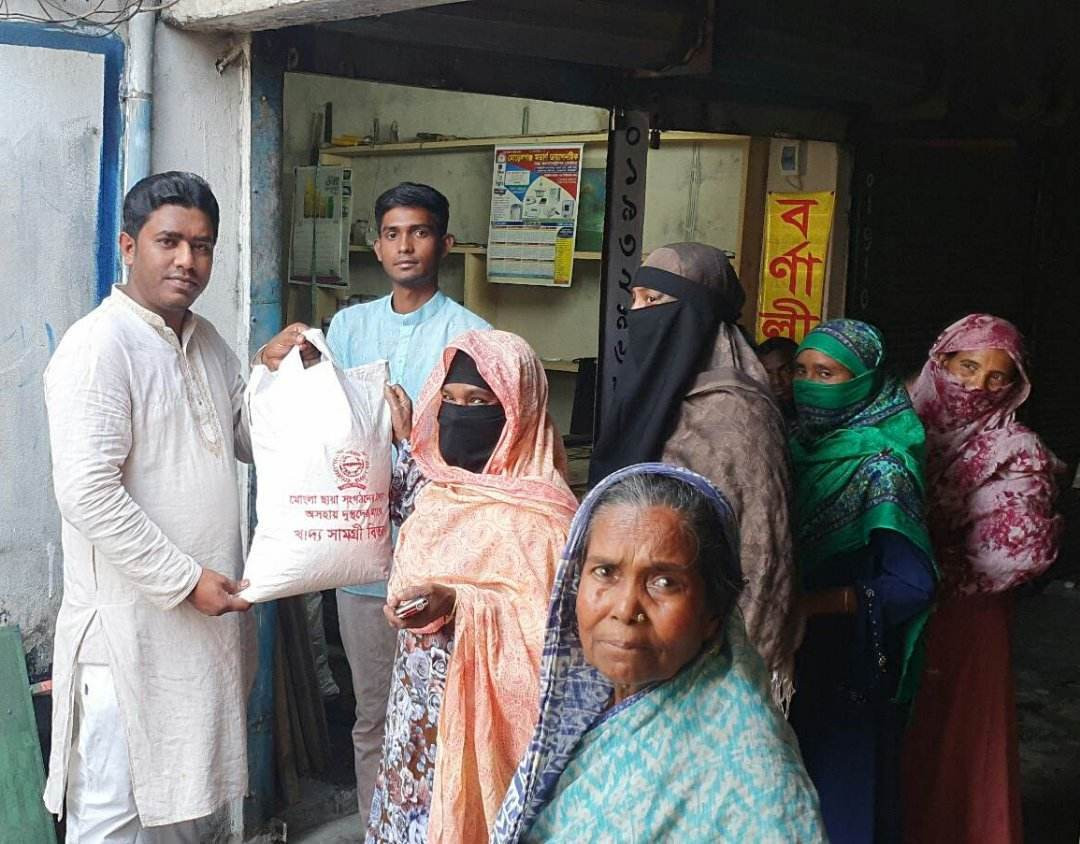 মোংলা ছায়া সংগঠনের উদ্যোগে ইফতার বিতরণ