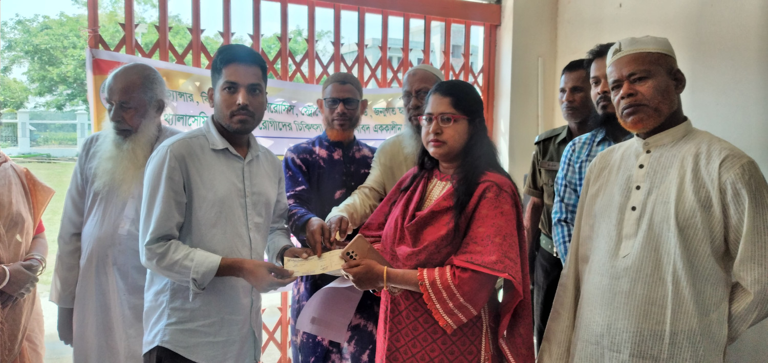 ডাসারে সমাজসেবা অদিদপ্তরের আয়োজনে চেক বিতরণ