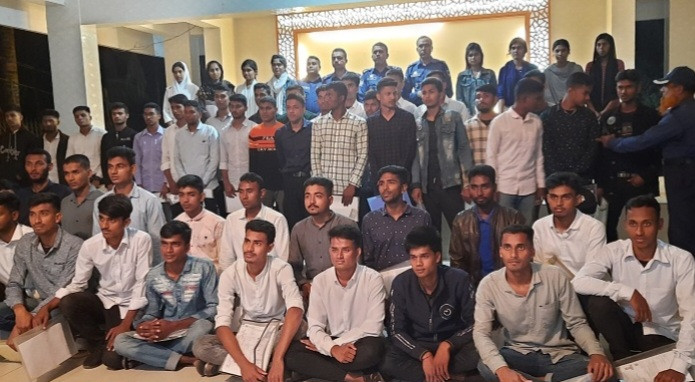 ১২০ টাকায় পুলিশে চাকরি পেলেন বাগেরহাটের ৫৬ জন